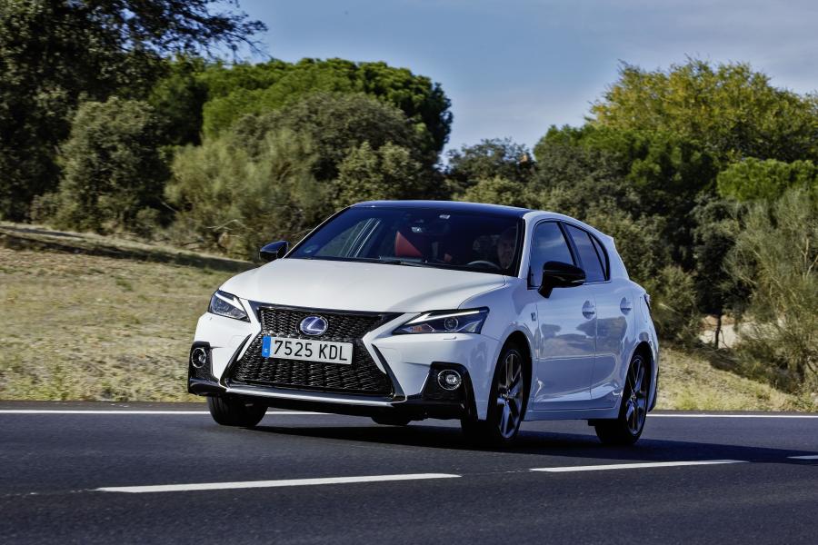  Lexus CT200h F-Sport 2017 года  (WW) (фото 23 из 25)